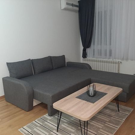 Apartman Viaggio Sremska Mitrovica Buitenkant foto