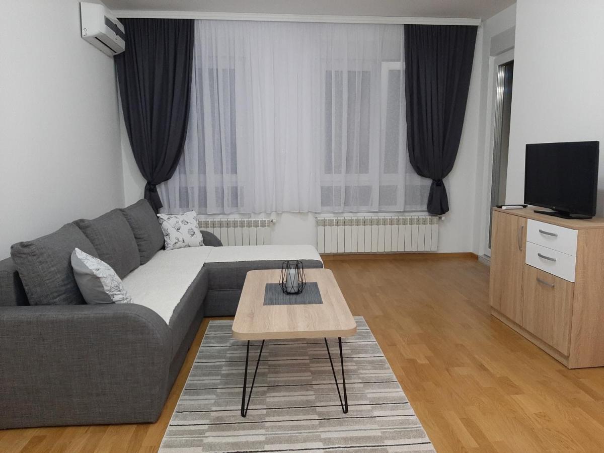 Apartman Viaggio Sremska Mitrovica Buitenkant foto