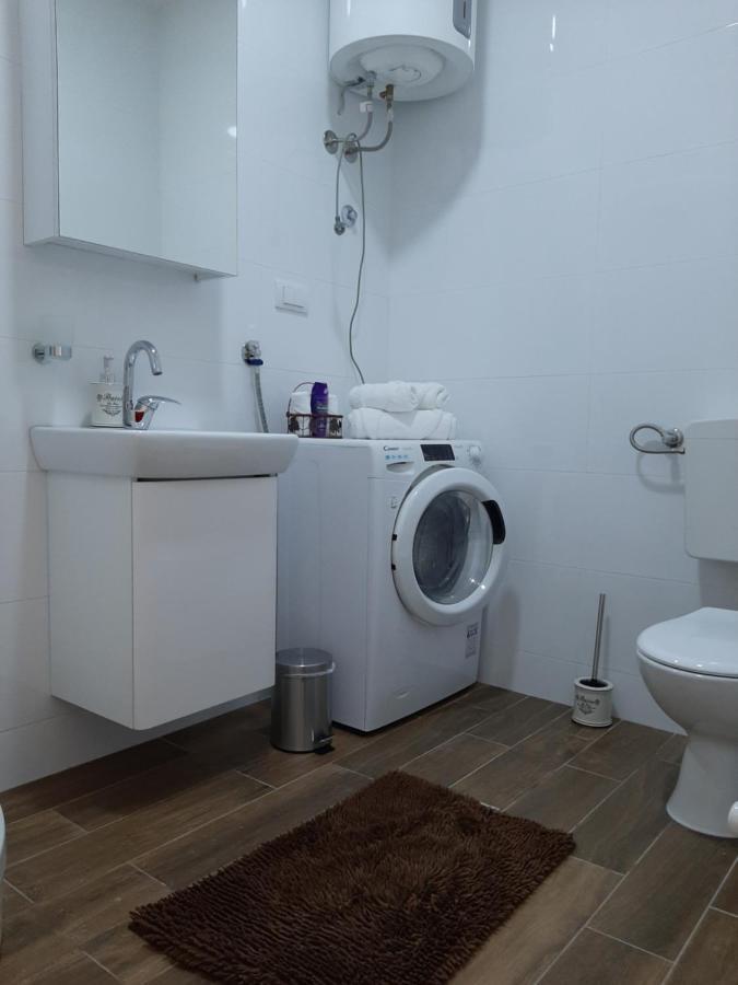Apartman Viaggio Sremska Mitrovica Buitenkant foto