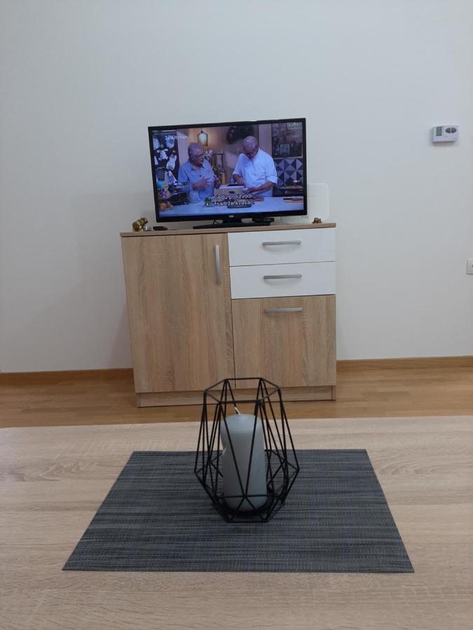 Apartman Viaggio Sremska Mitrovica Buitenkant foto