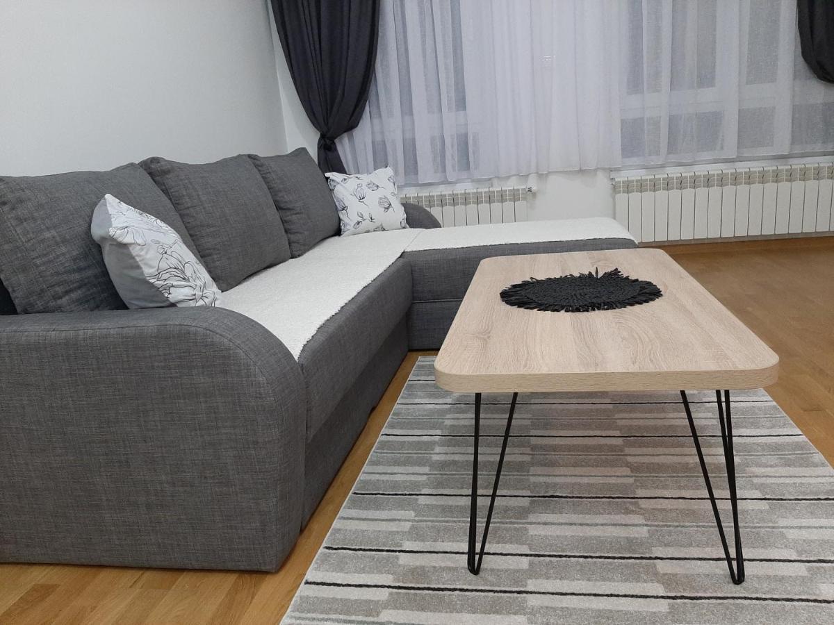 Apartman Viaggio Sremska Mitrovica Buitenkant foto