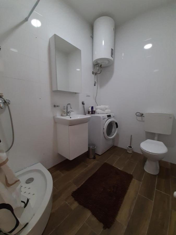 Apartman Viaggio Sremska Mitrovica Buitenkant foto
